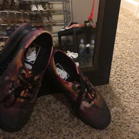 VANS - Picture 2 of 3